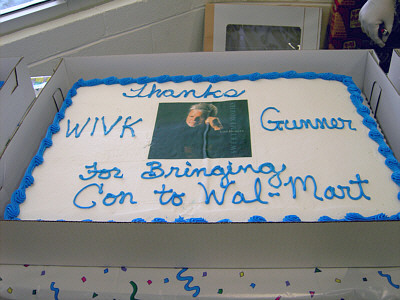 Walmart Bakery Birthday Cakes on One Of The Cakes Read  Thanks Wivk And Gunner For Bringing Con To Wal